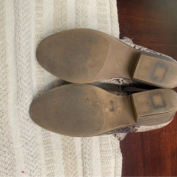 Faux Snakeskin print booties - Picture 3 of 5